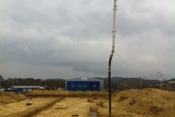 Coulage de fondations de construction