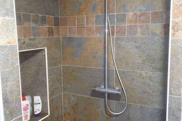Construction rénovation et réparation Alès. Création d'une douche à l'italienne sur mesure par C2T