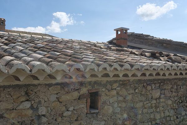 Des fuites, une toiture abîmée ? C2T répare votre toiture sur Alès et ses environs