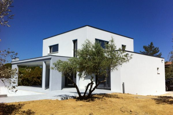 Rendu construction d'une villa par C2T puis terrassement et aménagement du jardin